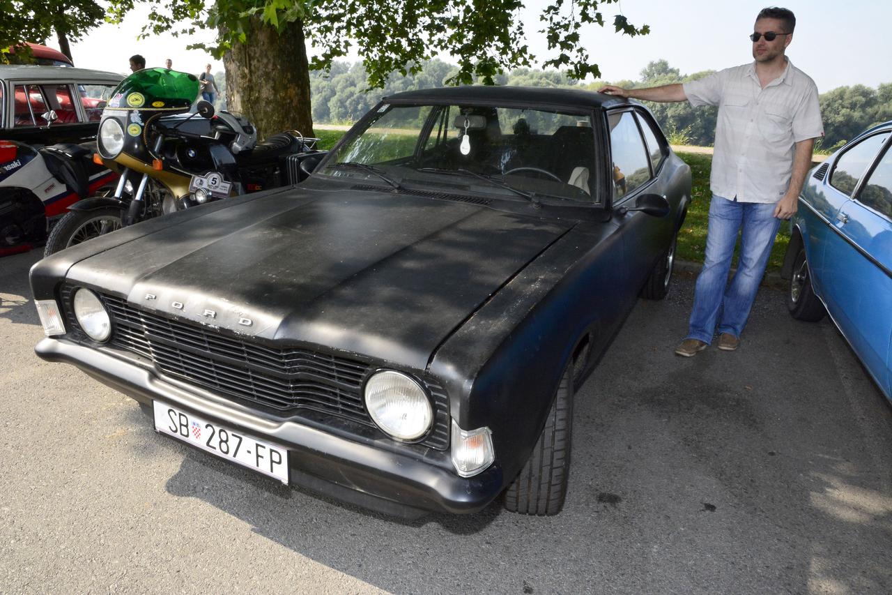 20.08.2016. Slavonski Brod, Na izlozbi oldtimera u Slavonskom Brodu vlasnici su izlozili 40-tak povijesnih vozila, a na prigodnom reliju sudjelovalo je 15 automobila iz BiH i Hrvatske. Na slici: Ford Cortina iz 1971.  vlasnika Dalibora Pejcica Photo: Ivic