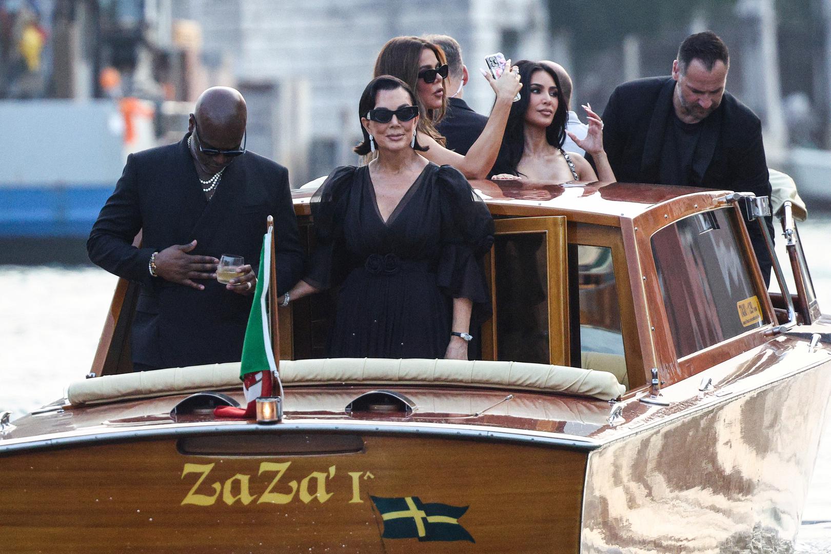 Posebnu pažnju privukao je dolazak klana Kardashian-Jenner. Corey Gamble, Kris Jenner, Kim Kardashian, Khloe Kardashian