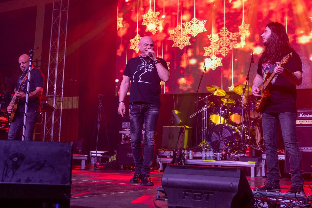 Županja: 13. božićni koncert Opće Opasnosti i prijatelja