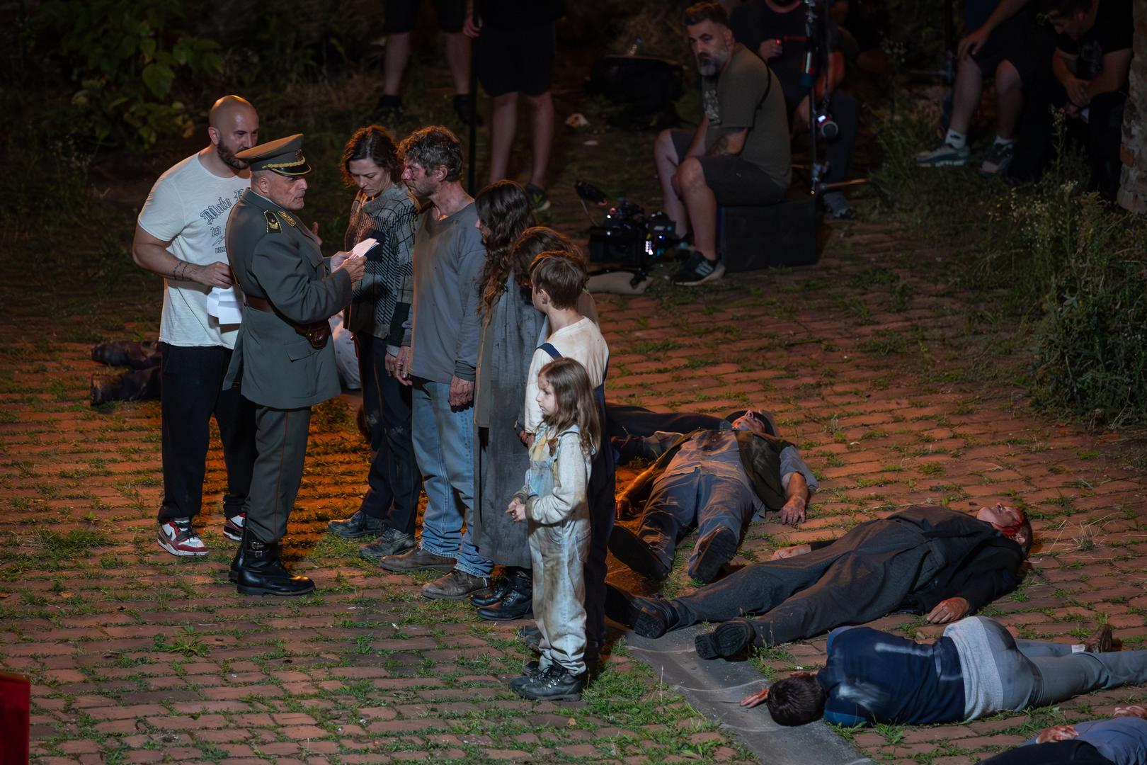 Na osječkoj Tvrđi sinoć su snimani novi kadrovi filma "260 dana" u kojoj jednu od glavnih uloga igra hollywoodska zvijezda  Armand Assante. 