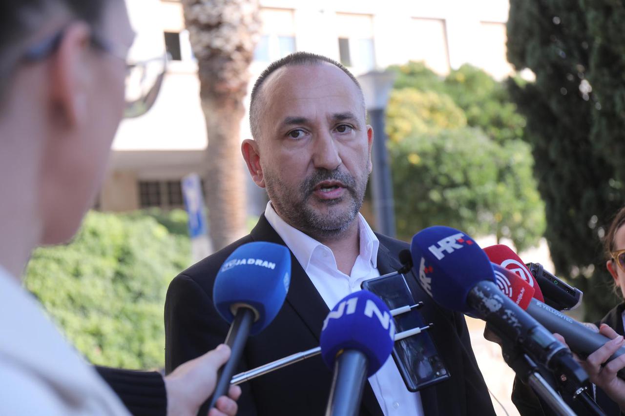 Zekanović: Možda moja obitelj i ja odemo na odmor na račun Zorana  Milanovića 