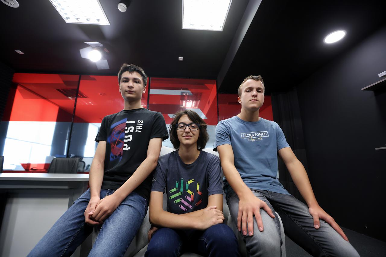 Zagreb: Srednjoškolci koji su osvojili 2. mjesto na Matematičkoj olimpijadi gostovali u studiju Večernji TV-a