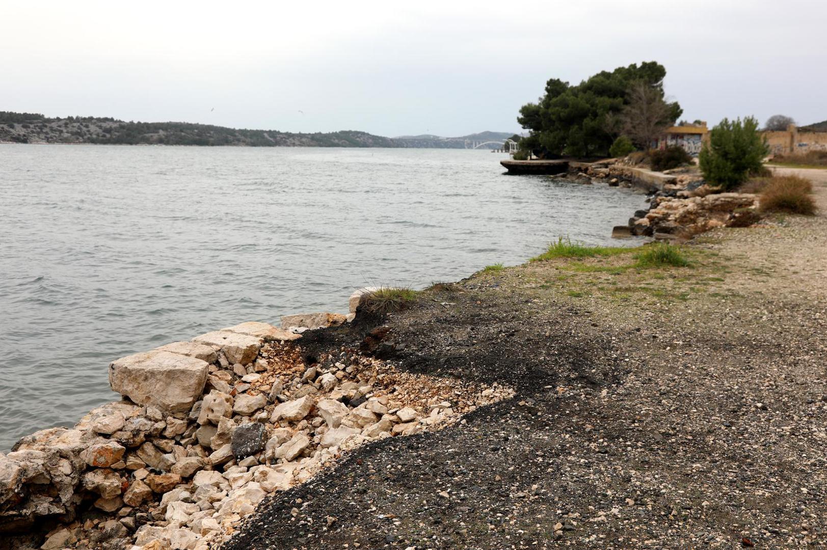 25.02.2023., Sibenik - Ostaci otpadne troske na terenu bivse tvornice elektroda i feroleguta TEF u Sibeniku.
  Photo: Dusko Jaramaz/PIXSELL