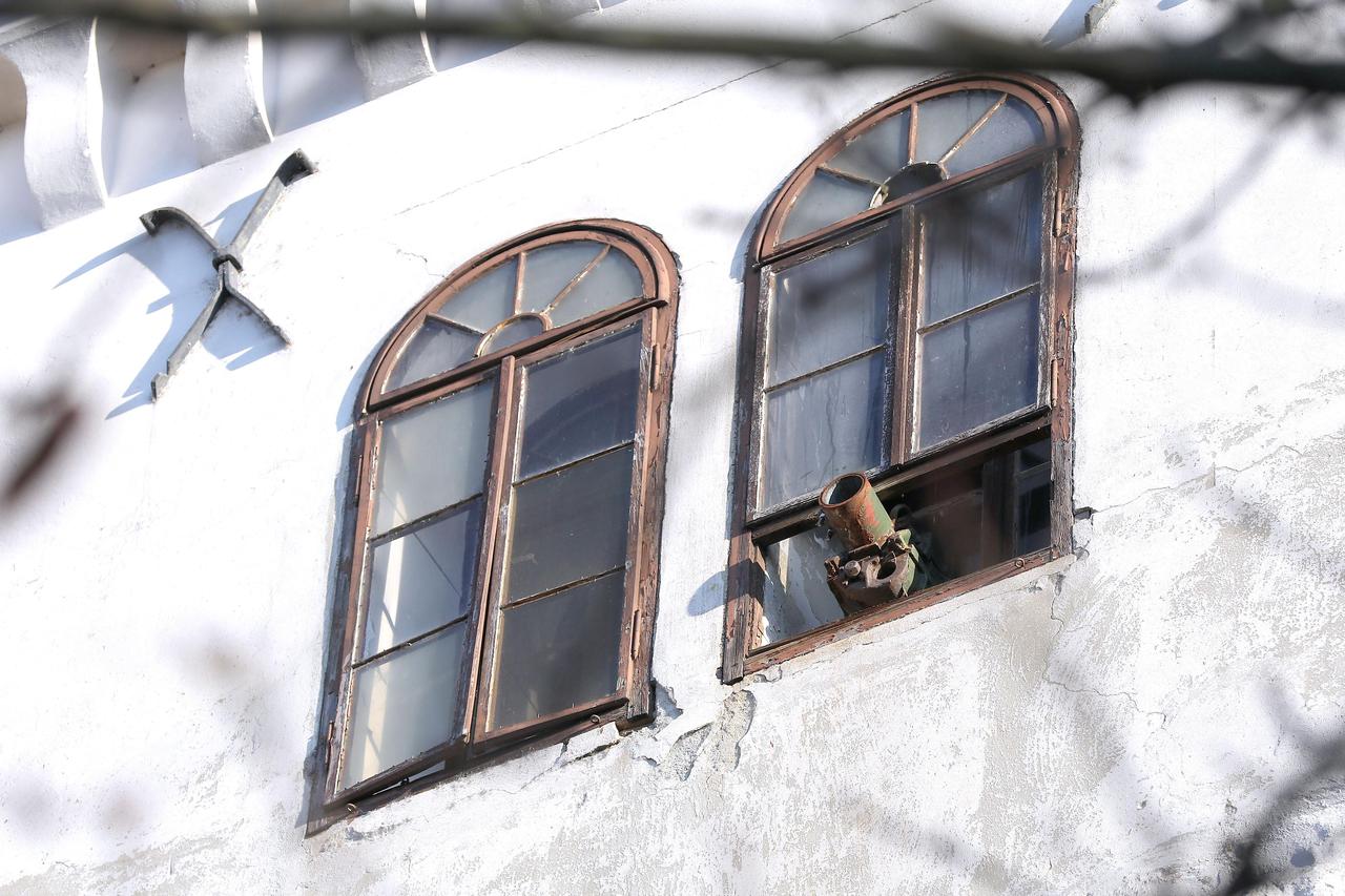 Zagreb: Zahrđali top na kuli Lotršćak