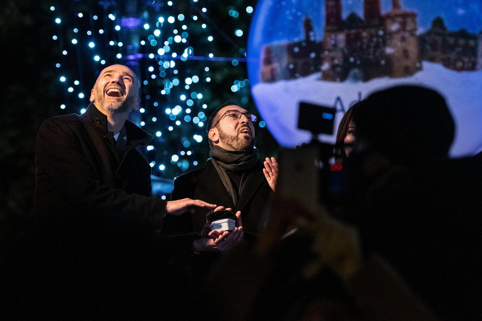 27.11.2021., Zagreb - Paljenjem lampica na Zrinjevcu zapoceo Advent u Zagrebu. Advent je sluzbeno otvorio gradonacelnik Tomislav Tomasevic u drustvu Joska Klisovica. 