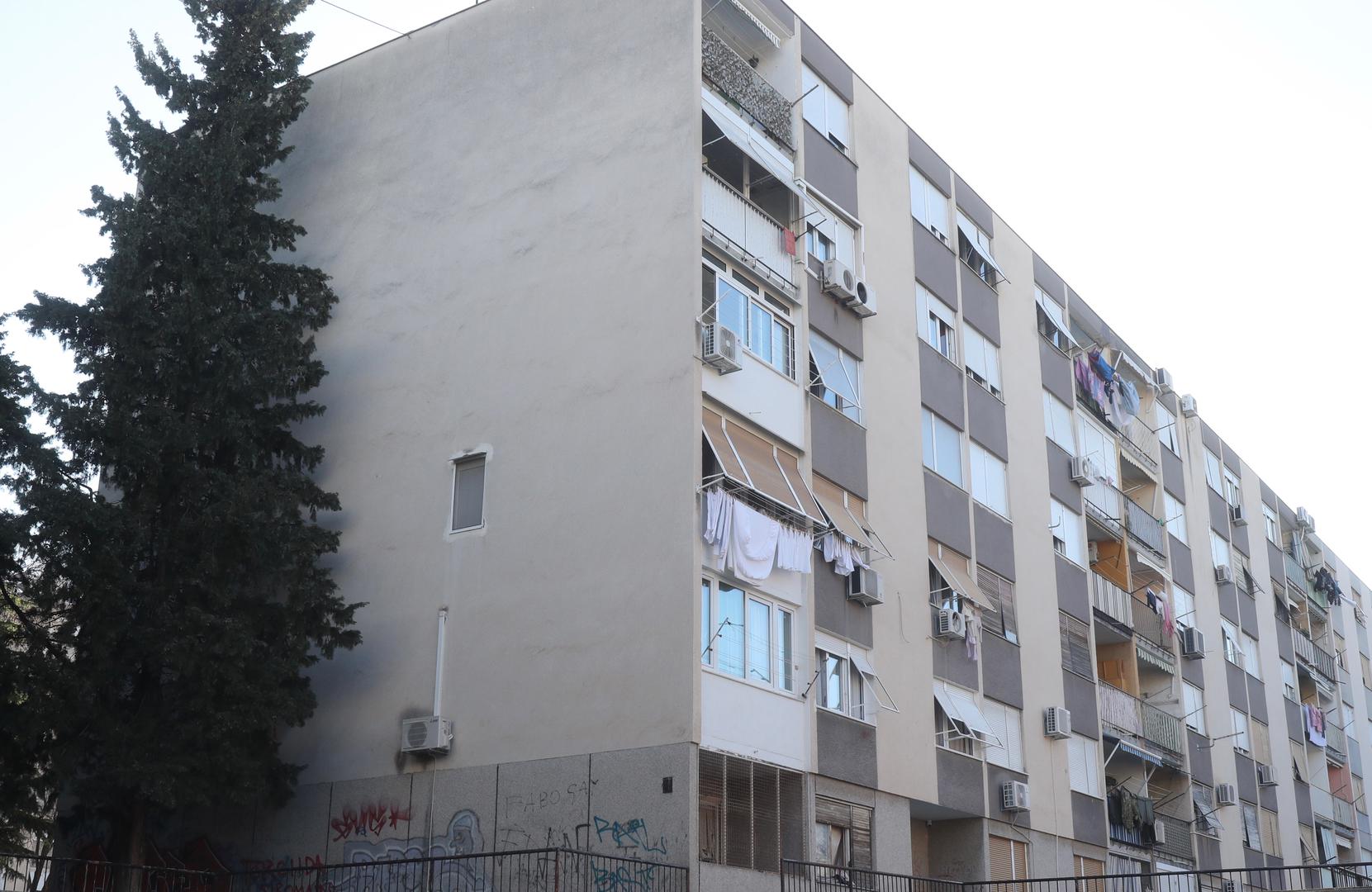 Prema fotografijama Pixsella, ovo je jedini takav zahvat u cijeloj zgradi, zbog čega je prizor izazvao nevjericu među građanima.