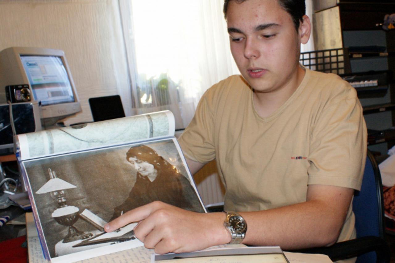 'podravina i bilogora, korija, 29.07.2010. vlatko smiljanic iz korije nedaleko od virovitice pola godine posvetio je istrazivanju povijesnih podataka vezanih uz sumjestanku maru matocec, seljacku spis