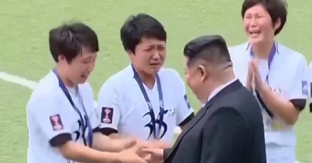 VIDEO Pogledajte što se dogodilo kada se Kim Jong-un spustio među nogometašice