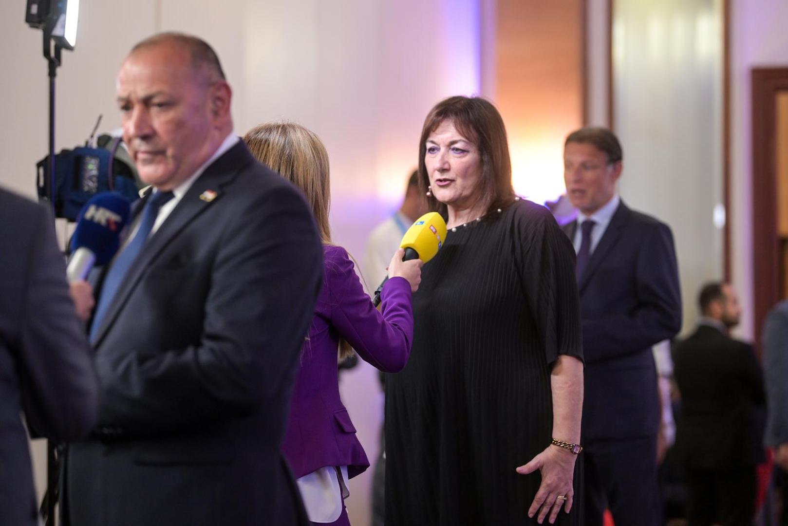 Uz pljesak u relativno praznom stožeru dočekane su izlazne ankete u HDZ-u