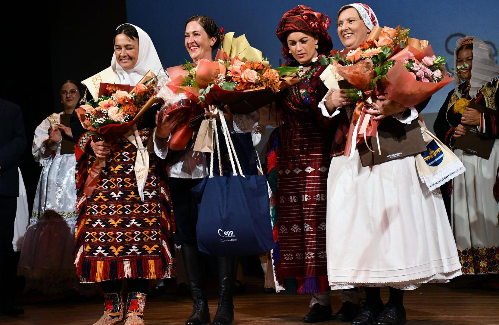 11.10.2025., Nova Gradiska - Aleksandra Zajac, predstavnica Vukovarsko-srijemske zupanije, proglasena je najuzornijom hrvatskom seoskom zenom u 2025. godini. Titulu druge pratilje ponijela je Katica Katusa, a titulu prve pratilj Danijela Jakopovic. Photo: Ivica Galovic/PIXSELL