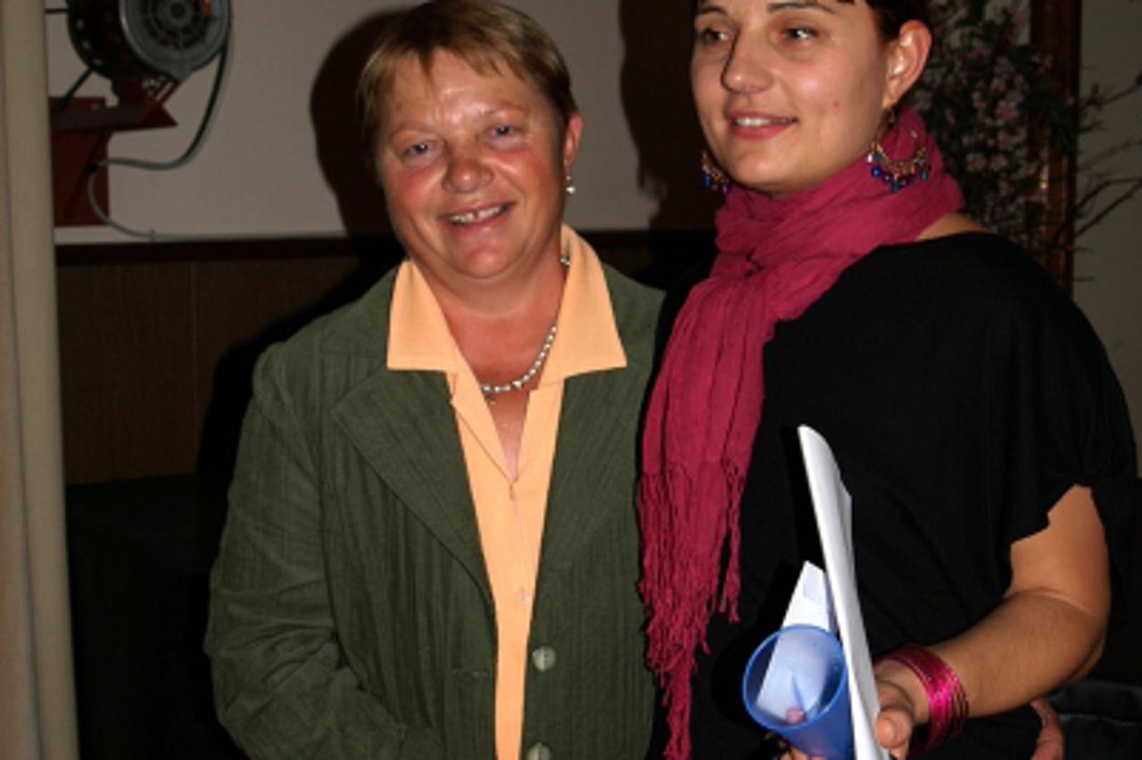 'VARAZDIN/MEDJIMURJE- 08.10.09., Kotoriba, Hrvatska- Renata Mardjetko, studentica poslijediplomskog studija palijativne skrbi u Londonu. Renata s mamom. Photo: Mladen Grubic/VLM'