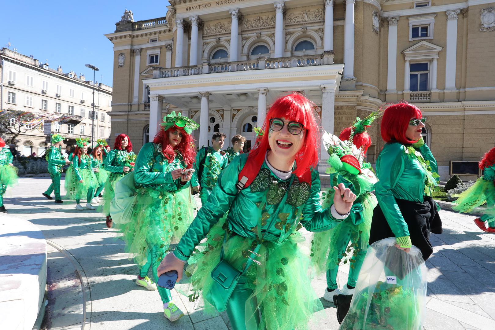 Vaga: S druge strane, Vage cijeloj priči pristupaju s naglaskom na estetiku. Za njih su maškare poput modne revije na kojoj mogu pokazati svoj istančan ukus. Čak i kad se maskiraju, moraju izgledati lijepo, skladno i elegantno, zbog čega često biraju kostime grčkih božica, baroknih dama ili filmskih ikona poput Jamesa Bonda. Izbjegavaju sve što je ružno ili pretjerano strašno, jer njihov cilj je ljepota, čak i pod maskom.
