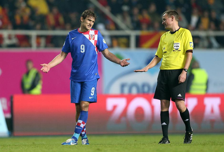12.10.2012., Arena Filip II Makedonski, Skoplje, Makedonija - Kvalifikacije za SP 2014. u nogometu, skupina A, Makedonija - Hrvatska. Nikica Jelavic, Peter Rasmussen.  Photo: Sanjin Strukic/PIXSELL