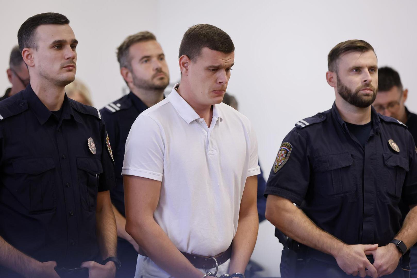 Kao olakotnu okolnost sud je uzeo njegovu raniju neosuđivanost, dok je otegotnim ocijenio način na koji je koristio službeni pištolj izvan službe, što je ocijenjeno izrazito neodgovornim. Otegotnom okolnošću smatrao je i nastojanje da prikrije počinjenje kaznenog djela. Prema obrazloženju suda, Smažil je nakon ubojstva oprao ruke i promijenio spremnik na pištolju.