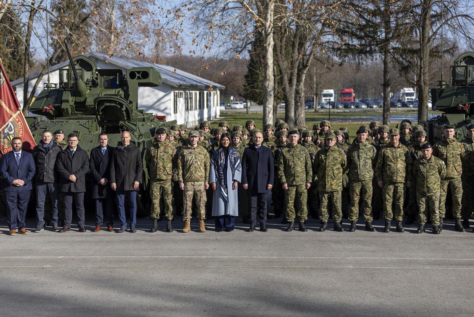 Također je istaknuo kako je upravo suradnja hrvatske Vlade, američkog Veleposlanstva te Ministarstva obrane SAD-a dovela do nabave vozila "Bradley", helikoptera "Black Hawk" te topničko-raketnog sustava "Himars", odnosno do svega onoga što treba omogućiti da naše Oružane snage budu moderna, sposobna i snažna oružana sila, članica NATO saveza.