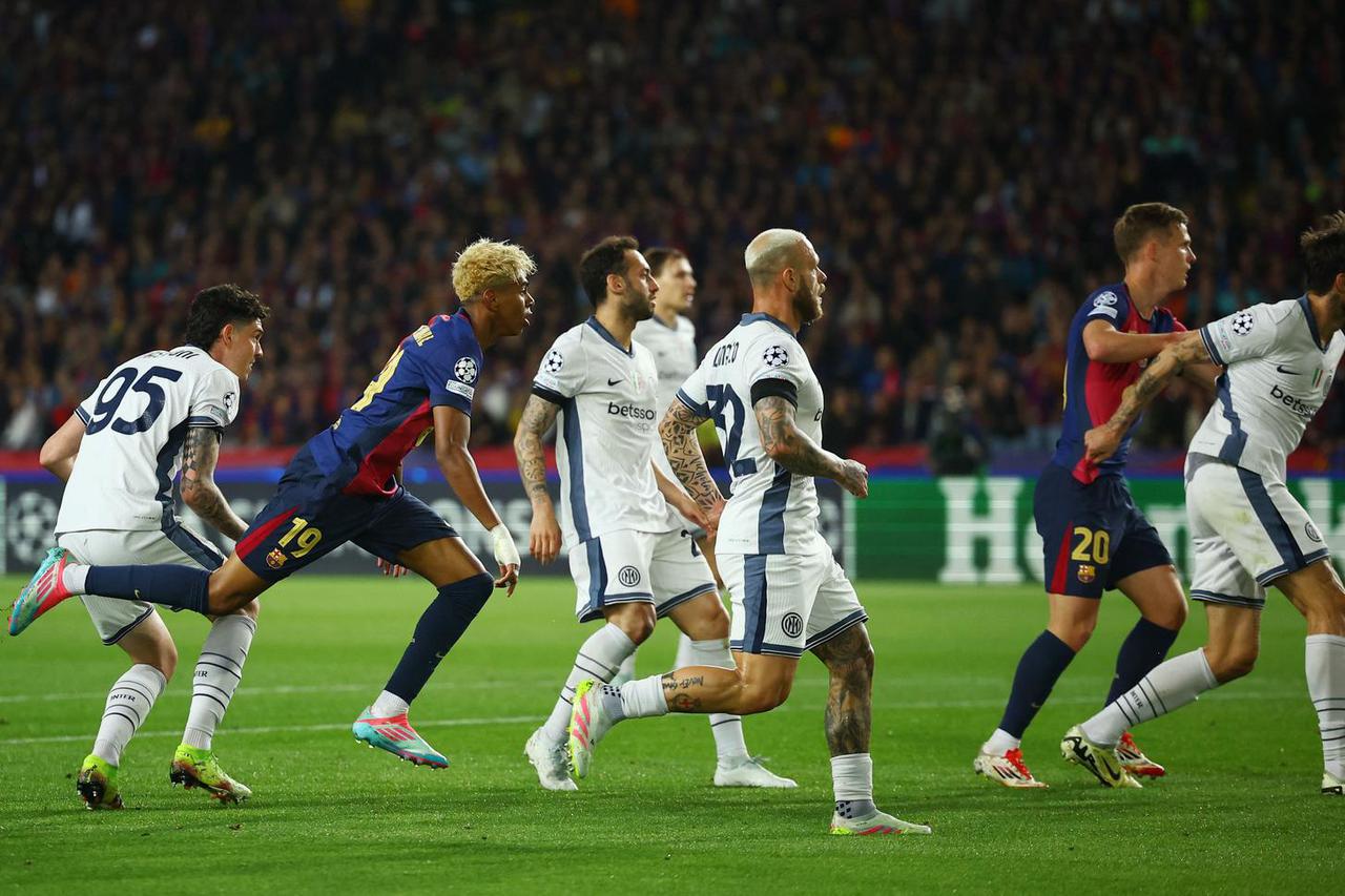 Champions League - Semi Final - First Leg - FC Barcelona v Inter Milan