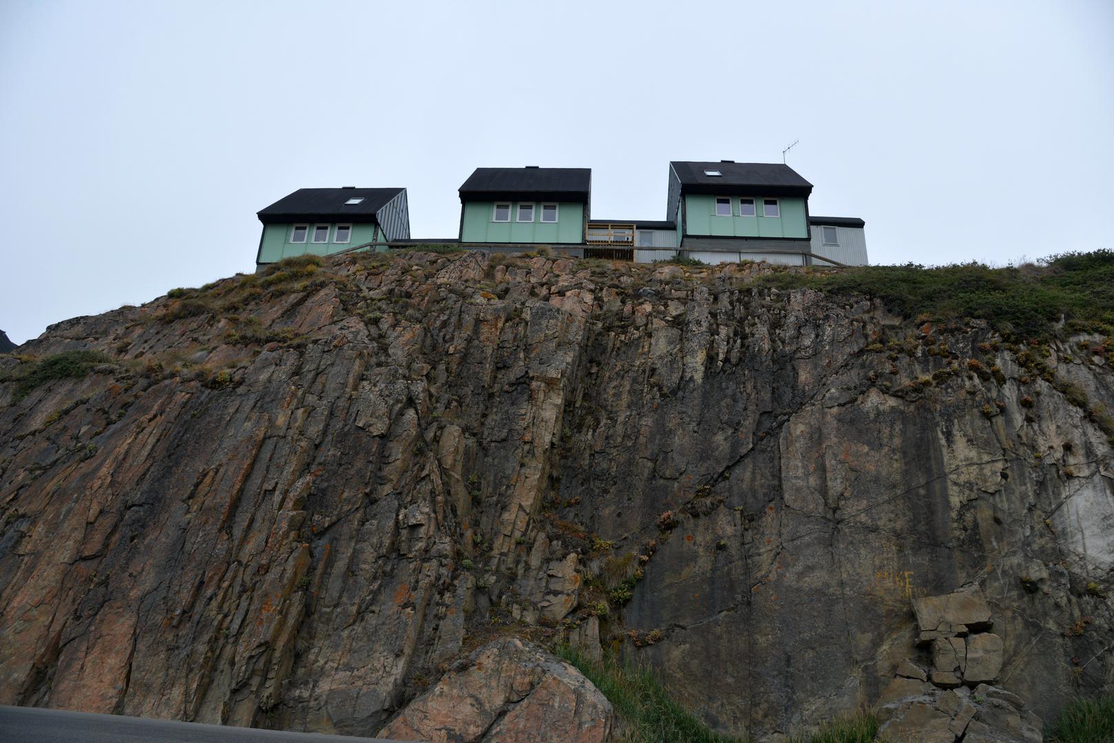 Erik je pokazao izvanredan marketinški instinkt kada je novootkrivenu zemlju nazvao "Grenland" (Grønland na danskom), što znači "zelena zemlja". 