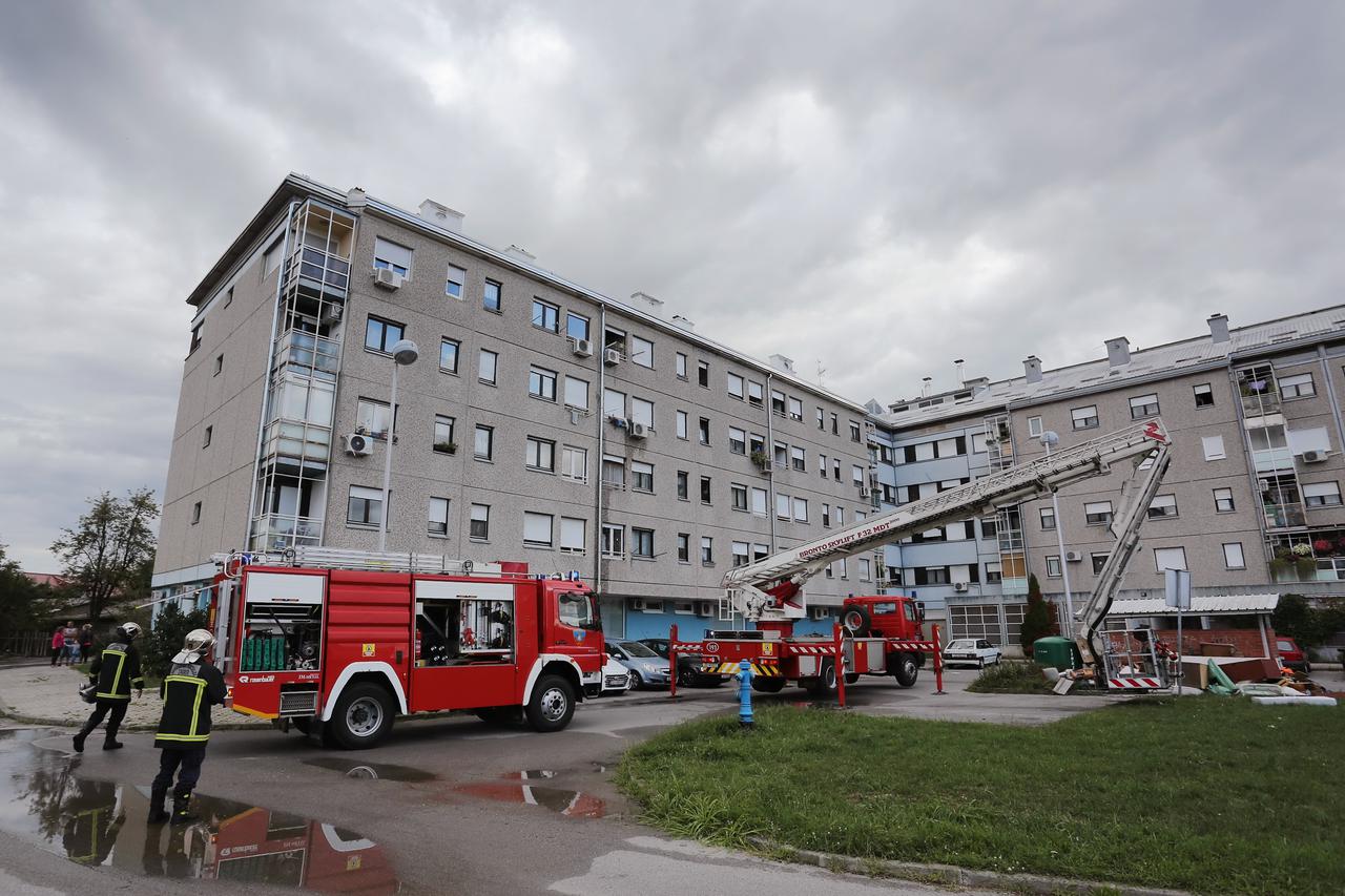 Zagreb: Požar u potkrovlju stambene zgrade na Malešnici