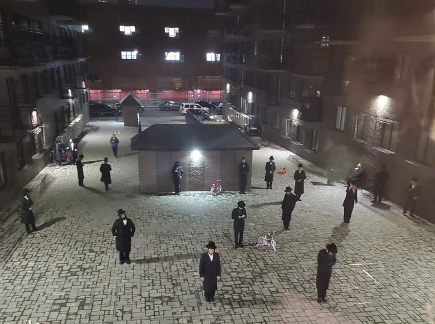 Ovako se sada provodi Minyan, židovski religiozni obred u kojem treba prisustovati barem deset muškaraca.