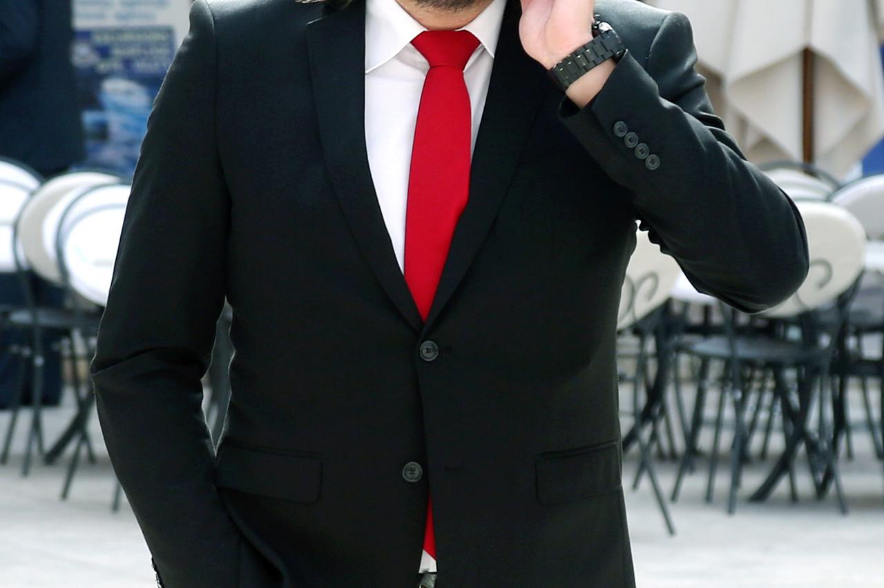 28.09.2015., Sibenik - Tonci Restovic, pomocnik ministra zastite okolisa i prirode u setnji Sibenikom.  Photo: Dusko Jaramaz/PIXSELL