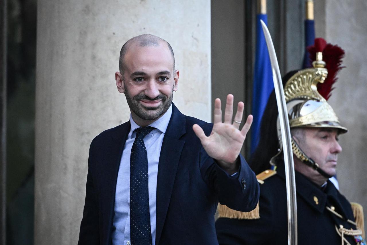 Emmanuel Macron welcomes Nikos Christodoulides at the Elysee FA