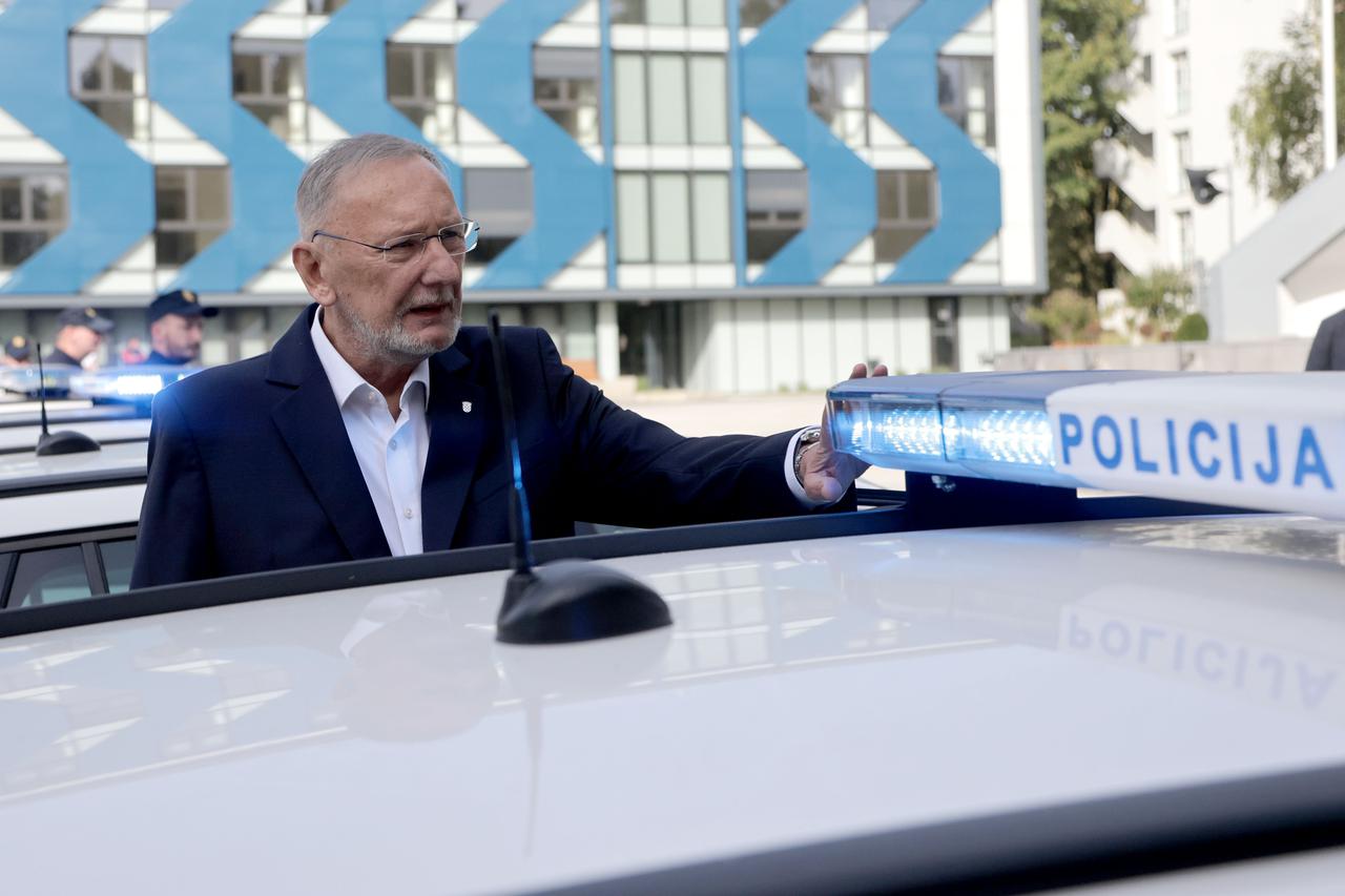 Zagreb: Davor Božinović nazočio primopredaji 522 vozila za obavljanje policijskih poslova