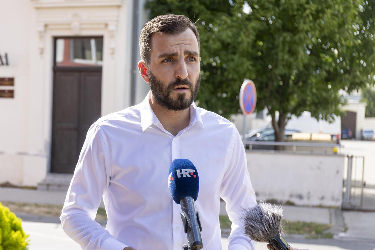 Vukovar: Domagoj Bilić održao je konferenciju za medije kao odgovor na današnju konferenciju Marijana Pavličeka