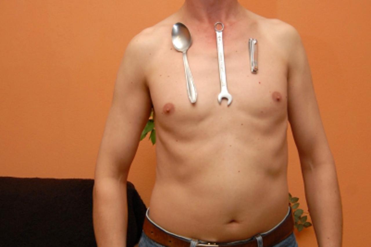 '16.03.2011., Vukovar - Tijelo Vukovarca Josipa Losenca djeluje kao veliki magnet. Kaze da ima i jace magnetske sposobnosti nego Bogdan, djecak iz Srbije, kojega je hrvatska javnost imala prilike prij