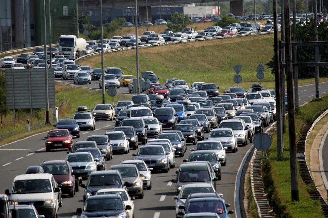 Gužva na Lučkom (1)