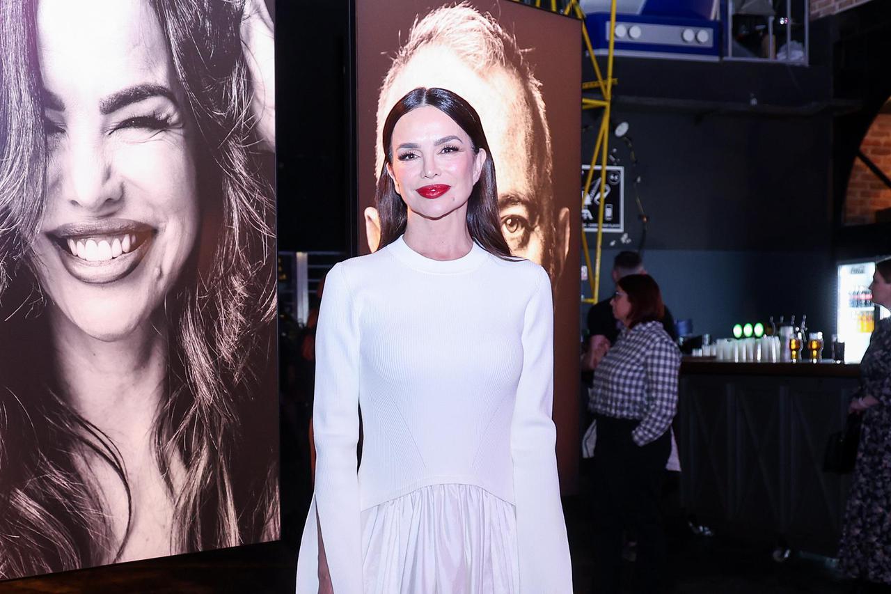 Severina na humanitarnoj izložbi nosila torbicu modne kuće Staud