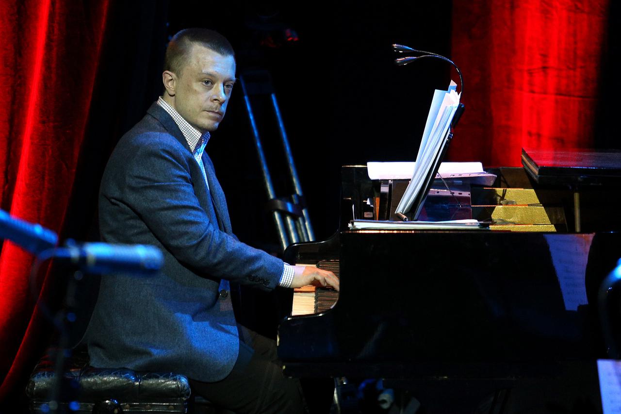 03.02.2016., Zagreb - U Muzeju suvremene umjetnosti odrzan je koncert Vecer s Arsenom na kojem su nastupili Gabi Novak, Lea Dekleva i Matija Dedic u pratnji Jazz orkestra HRT-a. Matija Dedic. Photo: Anto Magzan/PIXSELL