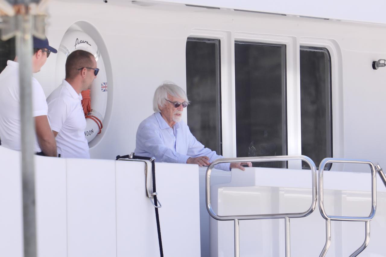 ARHIVA - 2021. Bernie Ecclestone sa suprugom Fabianom i sinom Aceom ljetuje u Trogiru