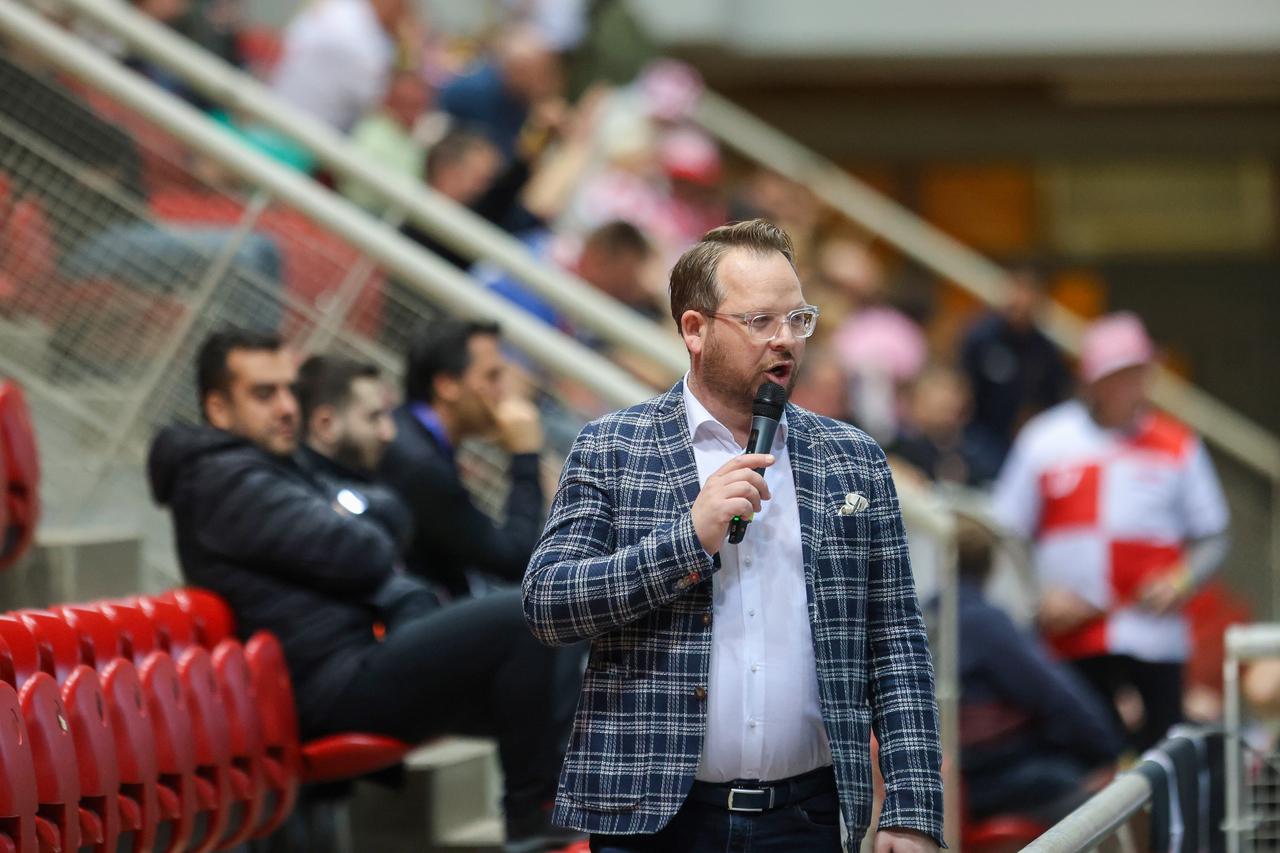 Poreč: Svjetsko prvenstvo u dvoranskom hokeju, žene, Česka - Hrvatska