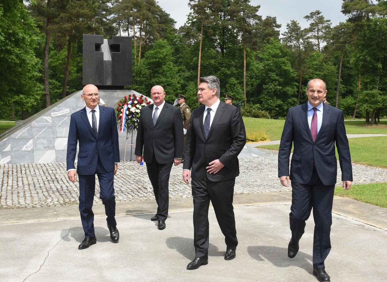 15.05.2020., Tezno, Slovenija - Hrvatski predsjednik Zoran Milanovic polozio je u vijenac i zapalio svijecu za poratne zrtve Drugog svjetskog rata na groblju Dobrava kraj Maribora.
Photo: Ziga Zivulovic jr/FABobo/PIXSELL
