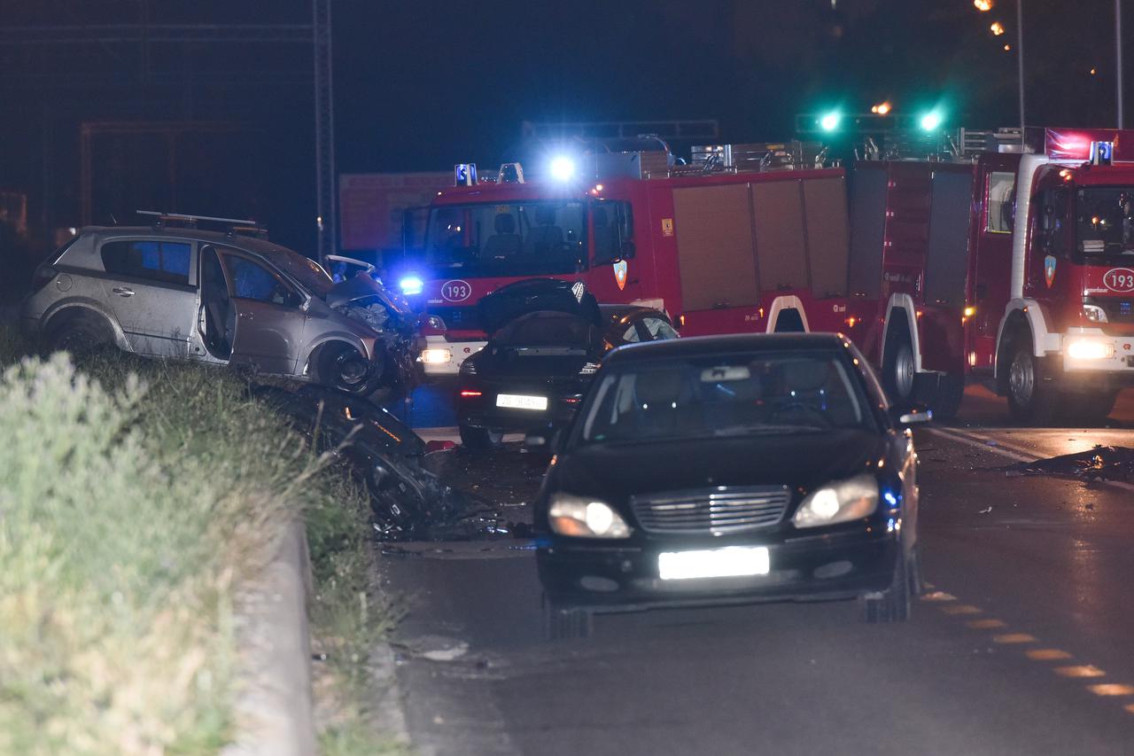 Dvije osobe izgubile život i više ozlijeđenih u teškoj prometnoj nesreći u Ilici