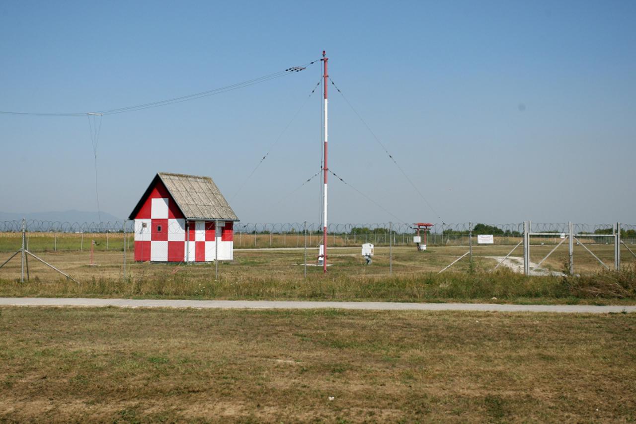 \'26.08.2011., Velika Gorica  - Gradjevinska zemljista u neposrednoj blizini aerodroma Pleso. Photo: Igor Kralj/PIXSELL\'