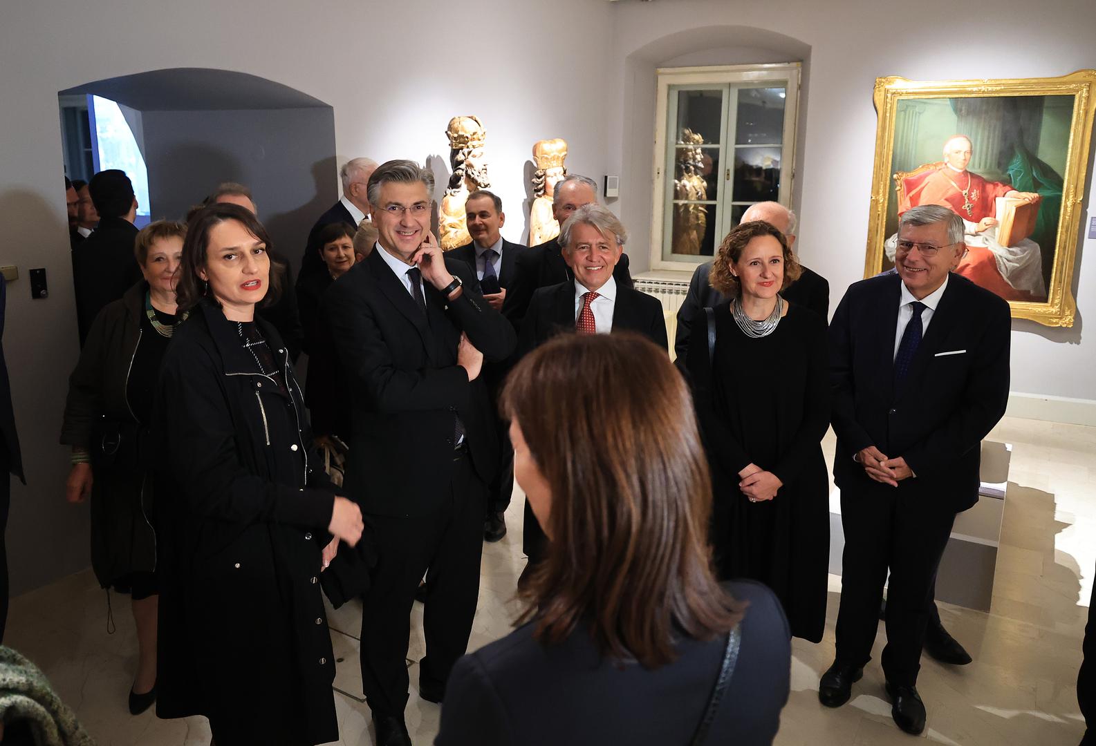 Poseban dio izložbe u prizemlju donosi prikaz kralja Tomislava kroz povijesne dokumente, umjetnička djela, filmove i rekonstrukciju izložbe iz 1925. godine. Izložba uključuje i dodatne sadržaje kao što su geopolitičke karte, prijepise tekstova, audio-snimke i rekonstrukcije arheoloških lokaliteta