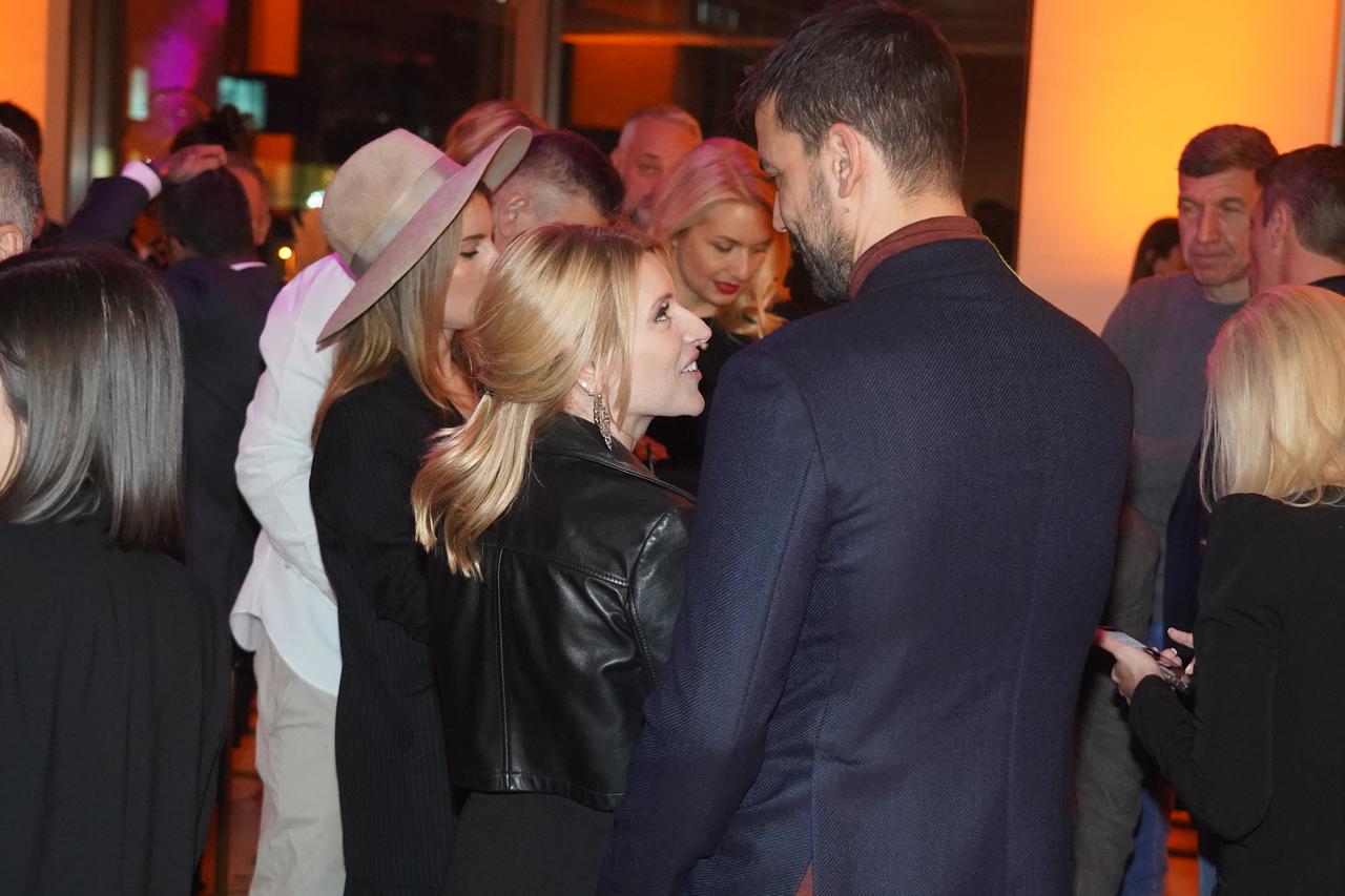 Beograd: Trudna Anđelka Prpić izmjenjivala nježnosti s novim partnerom