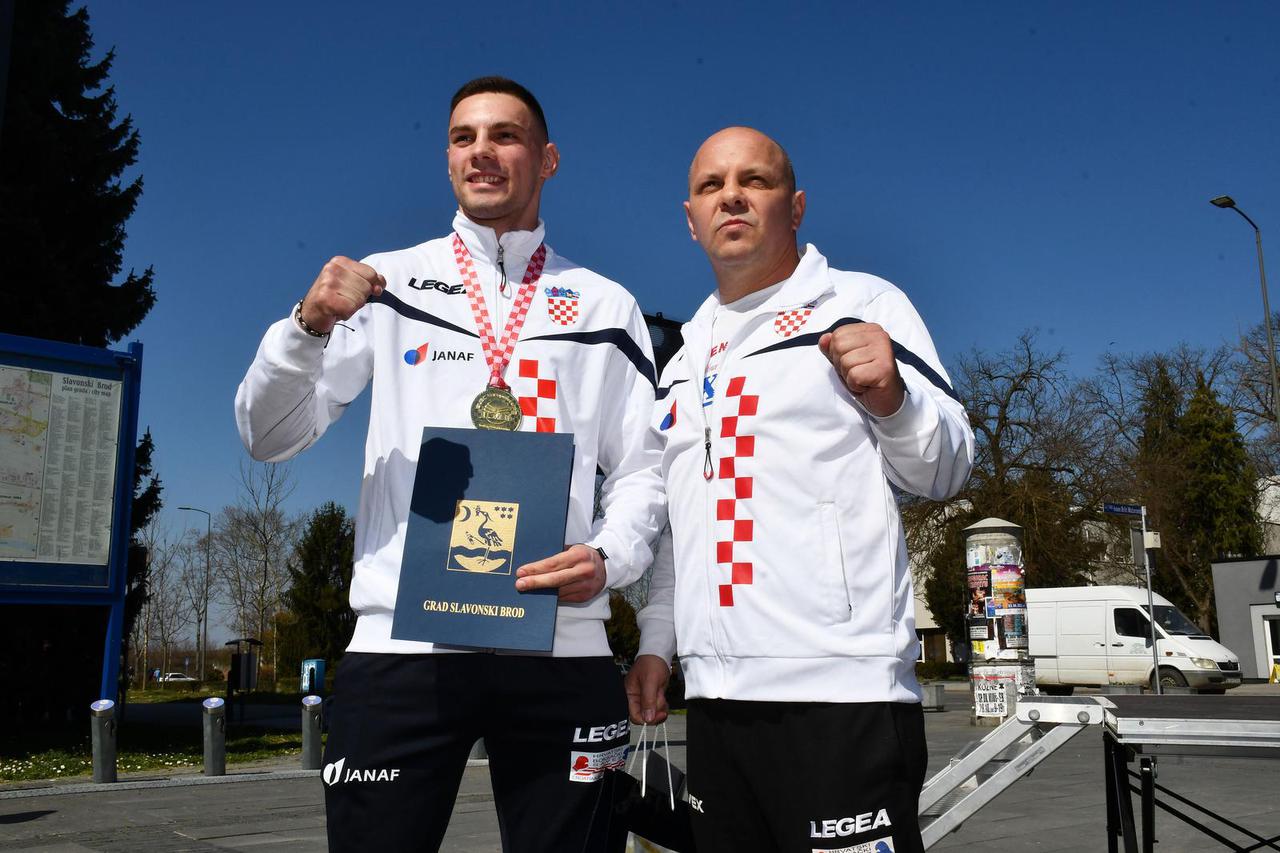 Slavonski Brod: Svečani doček novog europskog boksačkog prvaka Gabrijela Veočića