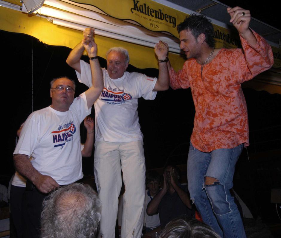ARHIVA - Split: Igrači i navijači Hajduka proslavili osvajanje naslova prvaka u sezoni 2004./05.