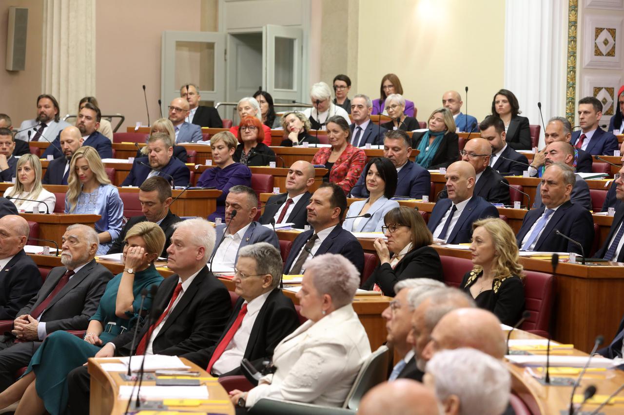 Šibenik: Radnici koji su dobili otkaz u Cestama Šibenik održali konferenciju za medije