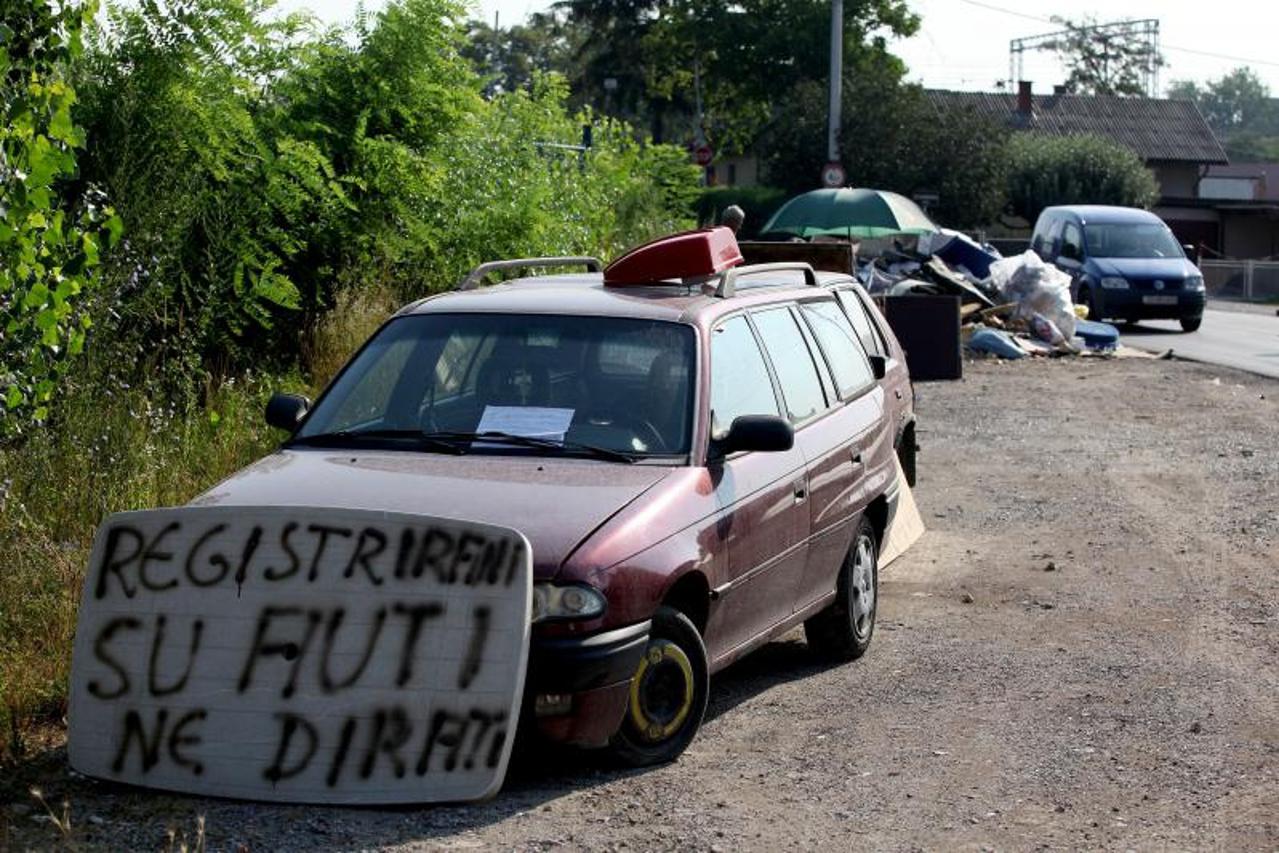 stari automobil