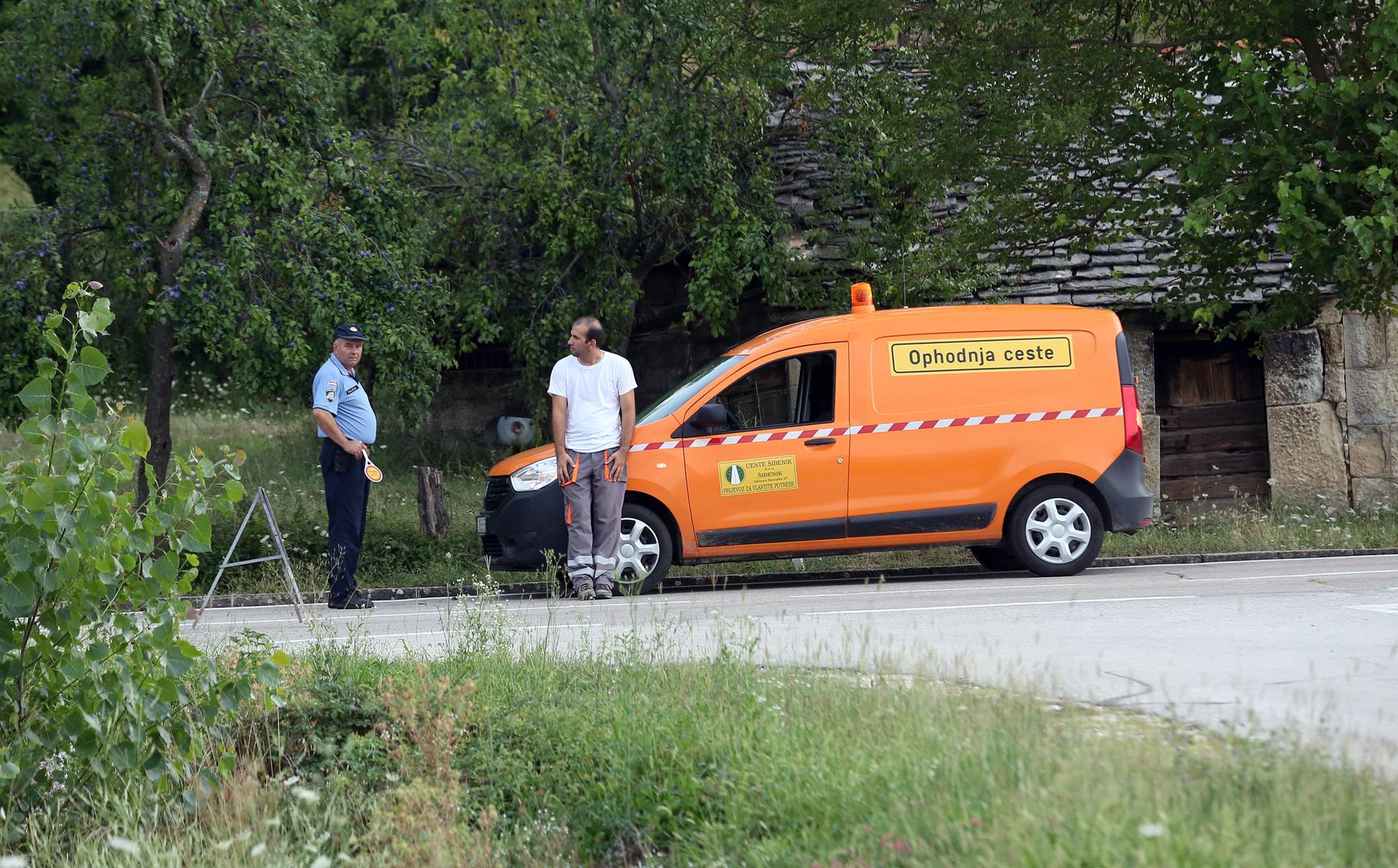 U nesreći su sudjelovala tri osobna vozila među kojima je jedno vozilo hrvatske vojske.