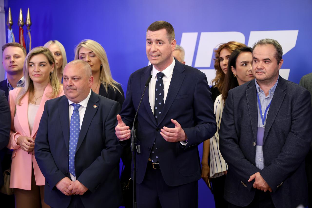 Zagreb: Mislav Herman obratio se medijima u izbormom stožeru