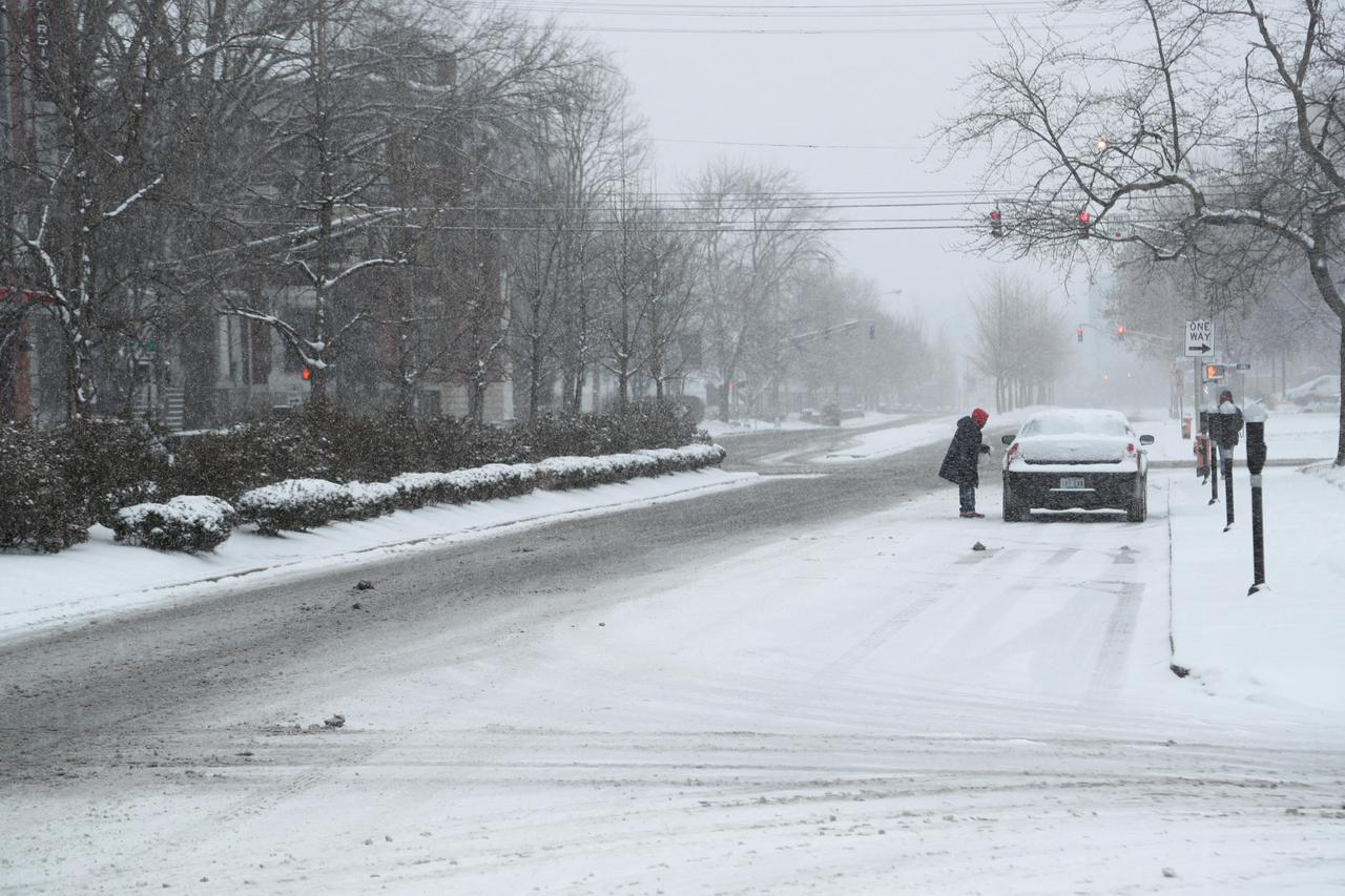 Snow storm hits Louisville
