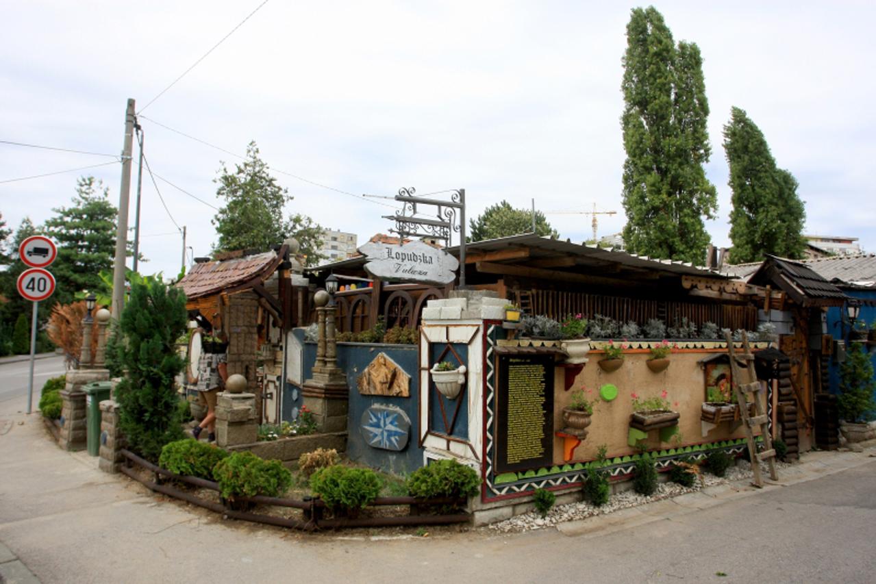 '29.08.2011.Lopudska, Zagreb-Umirovljenik Miljenko Marinic koji je kupio zapustenu kucu u Lopudskoj 1 u zagrebackom naselju Sigecica i sad je sam  uredjuje u svom neobicnom stilu. Photo: Boris Scitar/