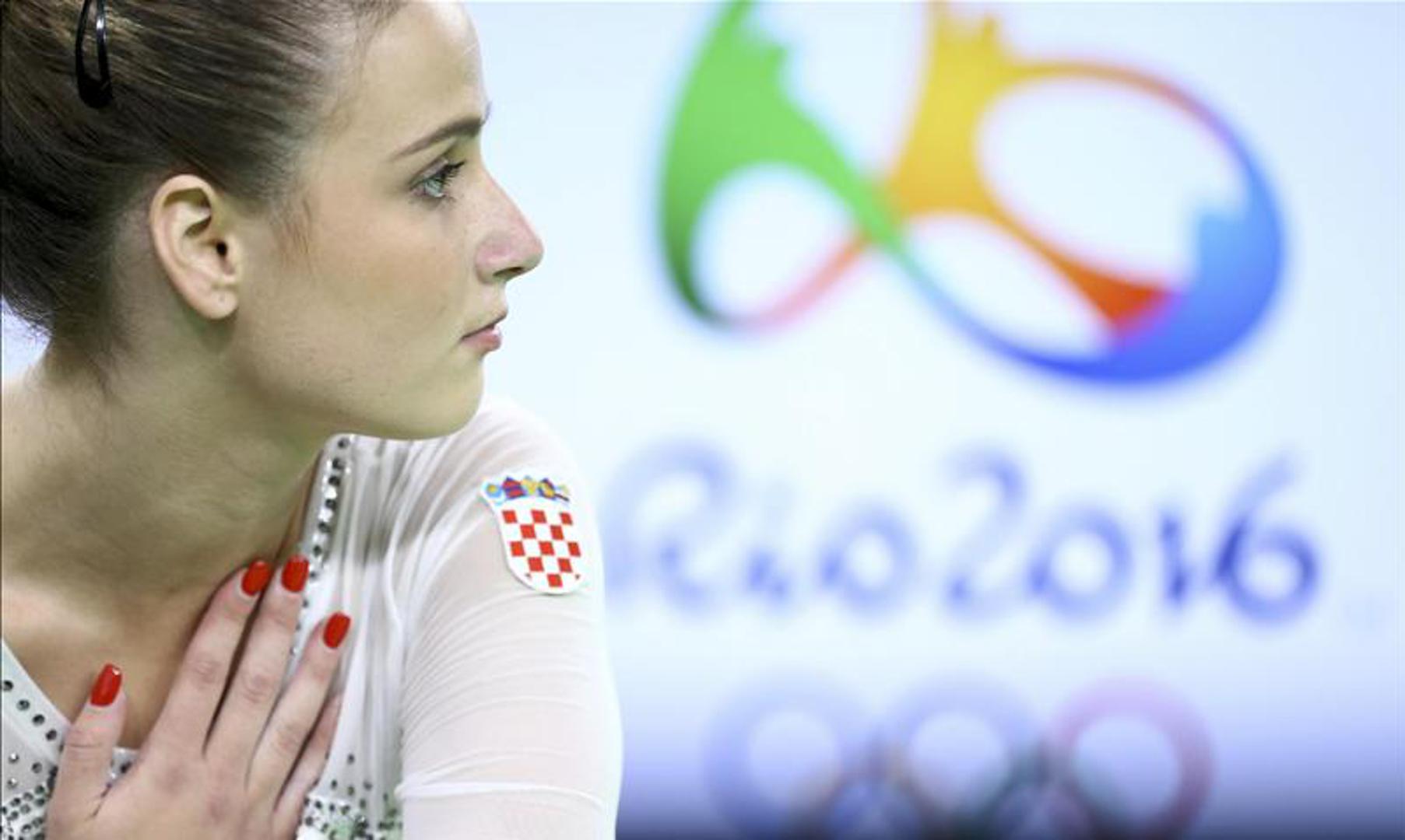 Hrvatska gimnastičarka Ana Đerek teško se ozlijedila na treningu u ponedjeljak navečer u gimnastičkoj dvorani na Poljudu, javlja Slobodna Dalmacija.