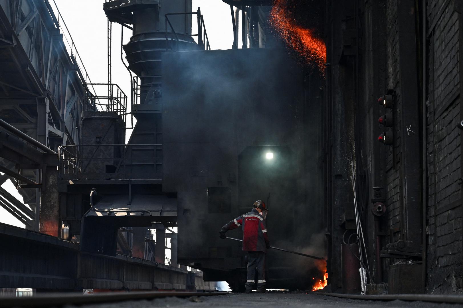 An employee works at Zaporizhzhia Coke Plant, amid Russia’s attack on Ukraine, in Zaporizhzhia, Ukraine April 11, 2024. REUTERS/Stringer Photo: STRINGER/REUTERS
