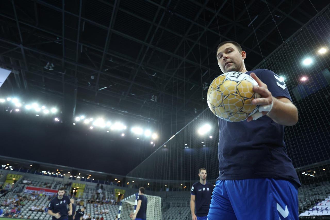 Zagrijavanje rukometaša Zagreba i Kolstada uoči početka utakmice 3. kola EHF Lige prvaka