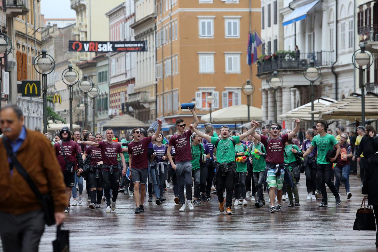 Rijeka: Maturanti širom grada slave kraj srednjoškolskog obrazovanja